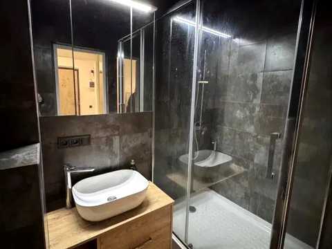 квартира за адресою Марії Башкірцевої вул., 33 к1