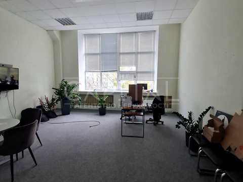 комерційна за адресою Митрополита Василя Липківського вул. (Урицького), 1