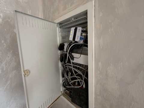 1875948475325576