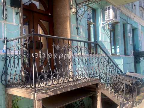 комерційна за адресою Саксаганського вул., 103