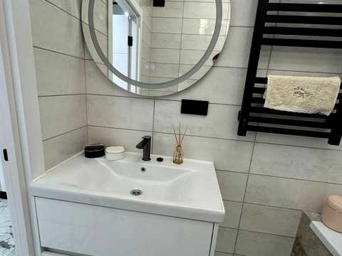 квартира за адресою Червоної Калини вул., 8