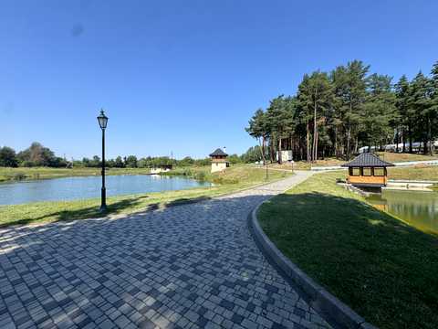 коммерческая по адресу с. Старычи, Бічна, 55а