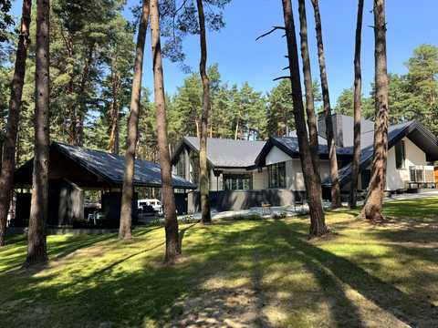 коммерческая по адресу с. Старычи, Бічна, 55а