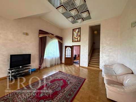 комерційна за адресою Ломаківська вул. (Мічуріна), 4