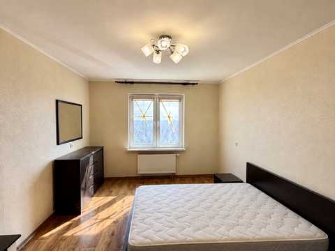 квартира по адресу Академика Глушкова просп., 9-Є