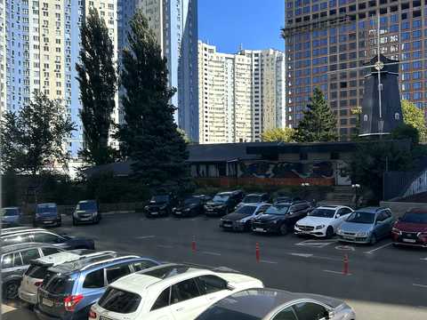 комерційна за адресою Академіка Заболотного вул., 1-Б
