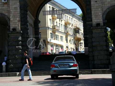 комерційна за адресою Лютеранська вул., 3