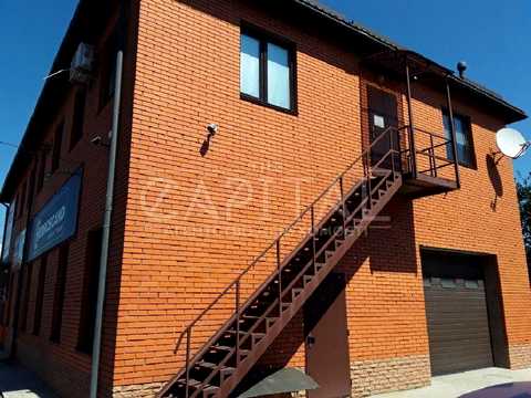 комерційна за адресою Садова вул., 31