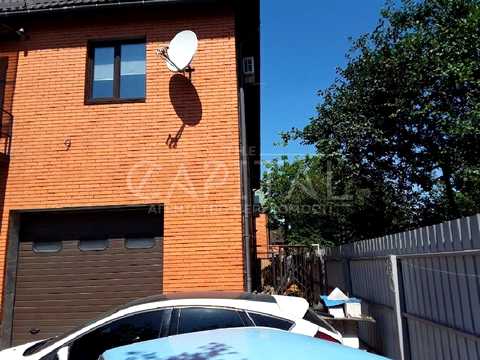 комерційна за адресою Садова вул., 31