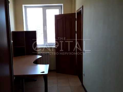 комерційна за адресою Садова вул., 31