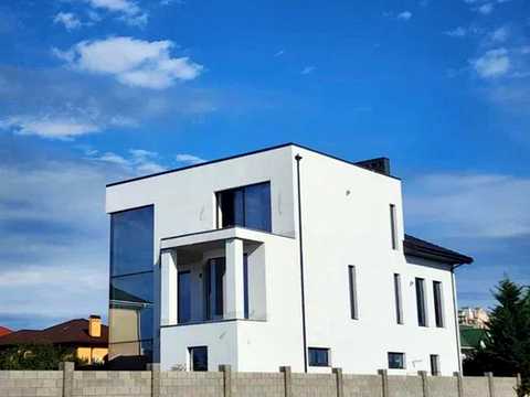 будинок за адресою Центральна вул., 4