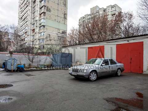 комерційна за адресою Автозаводська вул., 1