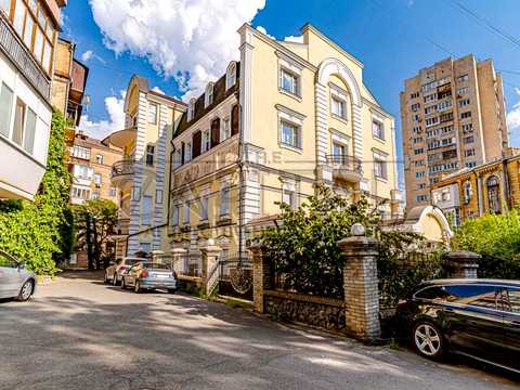 комерційна за адресою Саксаганського вул., 67