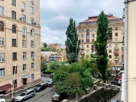 комерційна за адресою Лютеранська вул., 10-А