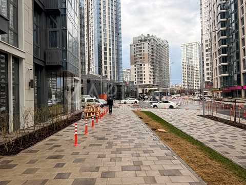 комерційна за адресою Андрія Верхогляда вул. (Михайла Драгомирова), 1
