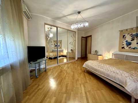 квартира за адресою Олександра Кониського вул. (Тургенєвська), 28А-30А