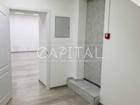 комерційна за адресою Банкова вул., 3
