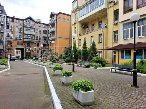 комерційна за адресою Спаська вул., 5