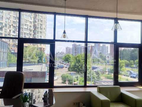комерційна за адресою Київ, Анни Ахматової вул., 22