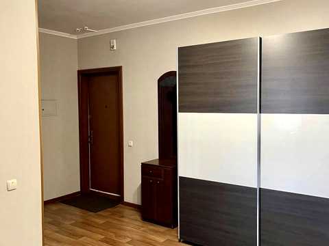 квартира за адресою Анни Ахматової вул., 18