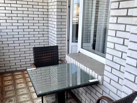 квартира за адресою Анни Ахматової вул., 18