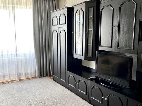 квартира за адресою Анни Ахматової вул., 18