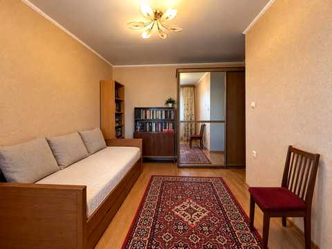 квартира за адресою Захисників України вул. (1-го Травня), 5
