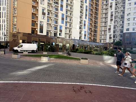 комерційна за адресою Краснова вул., 1-Б