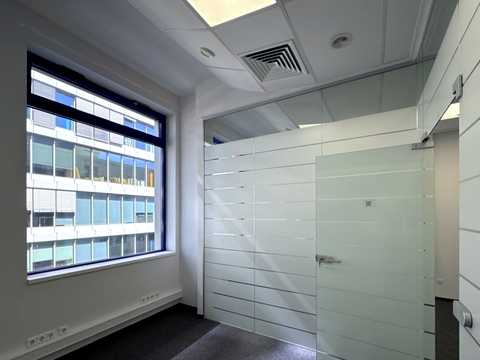 комерційна за адресою Лейпцизька вул., 15