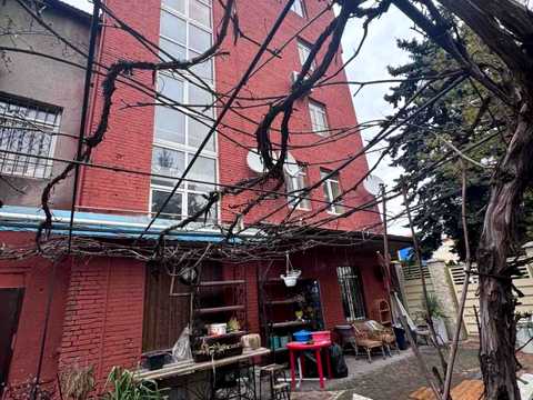 комерційна за адресою Польова вул., 57а