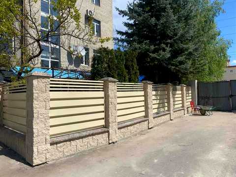 комерційна за адресою Польова вул., 57а