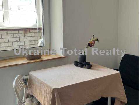 квартира за адресою Анни Ахматової вул., 35-А