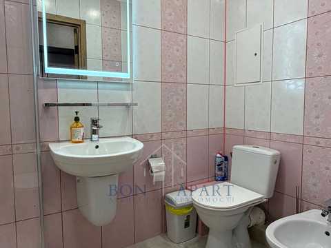 квартира за адресою Набережно-Хрещатицька вул., 11