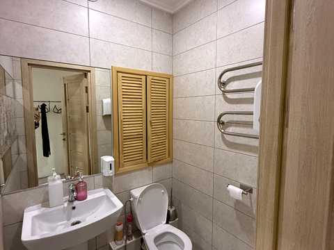 комерційна за адресою Джона Маккейна вул. (Івана Кудрі), 7