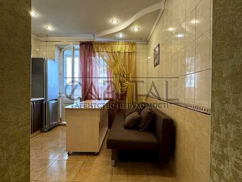 квартира за адресою Анни Ахматової вул., 35-А