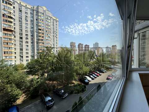 квартира за адресою Анни Ахматової вул., 35-А