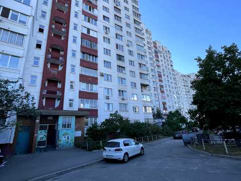 квартира за адресою Ревуцького вул., 19/1