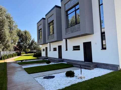 будинок за адресою Лугова вул.