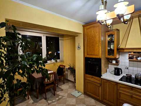 квартира за адресою Анни Ахматової вул., 15