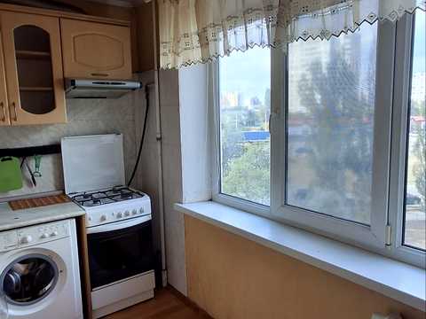 квартира за адресою Київ, Братиславська вул., 18