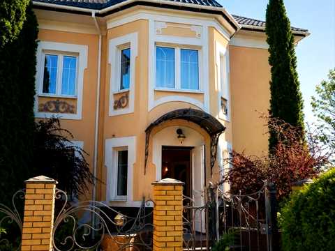 будинок за адресою с. Хлепча, Верхій Вал, 10