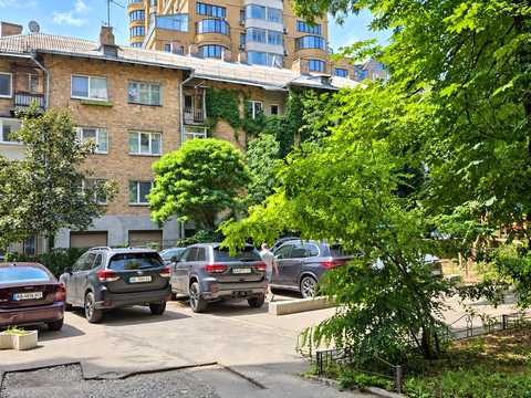 комерційна за адресою Дарвіна вул., 8