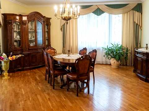 дом по адресу Коновальця
