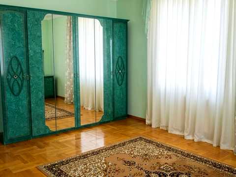 дом по адресу Коновальця