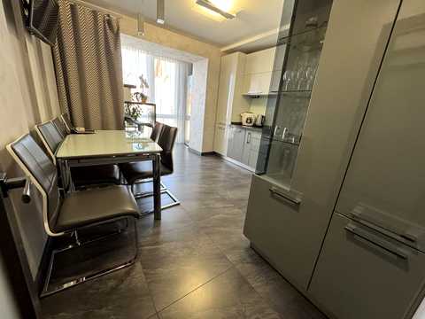 квартира за адресою Степана Бандери просп., 70