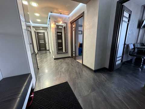 квартира за адресою Степана Бандери просп., 70
