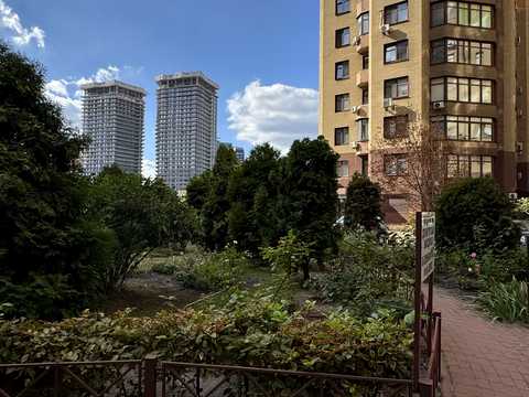комерційна за адресою Київ, Євгена Коновальця вул. (Щорса), 32-Б