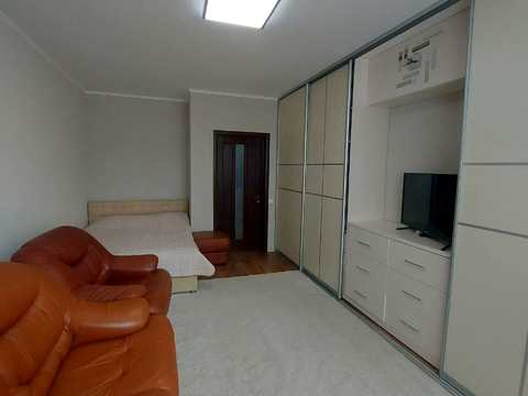 квартира за адресою Сім'ї Кульженків вул. (Петра Дегтяренка), 33