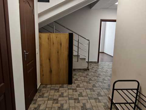 комерційна за адресою Садова вул., 2-А