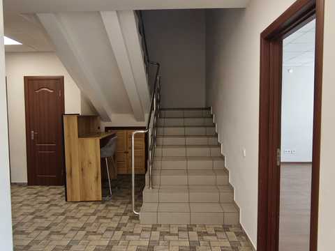 комерційна за адресою Садова вул., 2-А